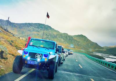 稻城亚丁自驾游开什么车比较好